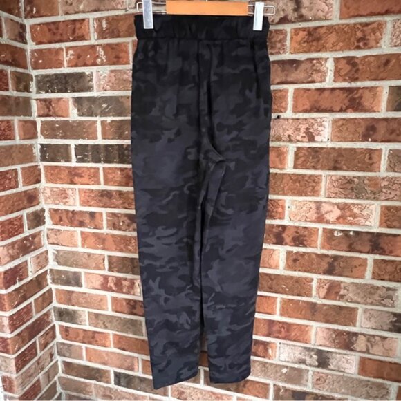 Lululemon   * 2020 Keep Moving Pant  26” H - Rise Incognito Camo Multi Grey EUC - Picture 3 of 15